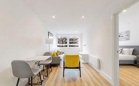 Modern And Stylish 1 Bed Apartment In East Grinstead